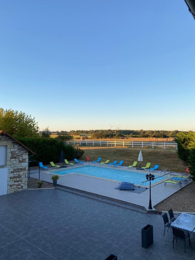 Kourline Villalunoterie Futuroscope Piscine Spa Oyre 外观 照片